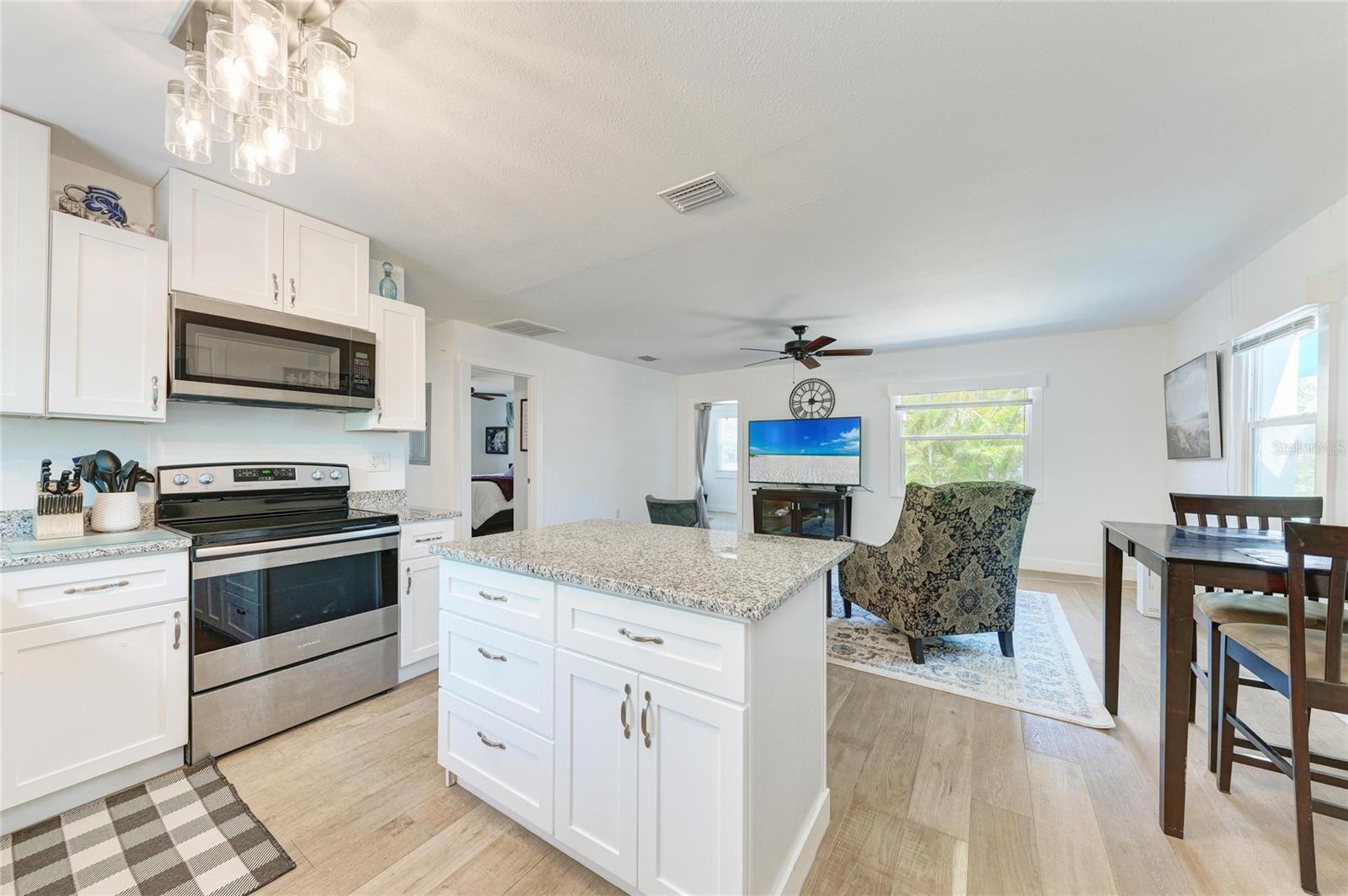 901 OAK ST SW — photo 12