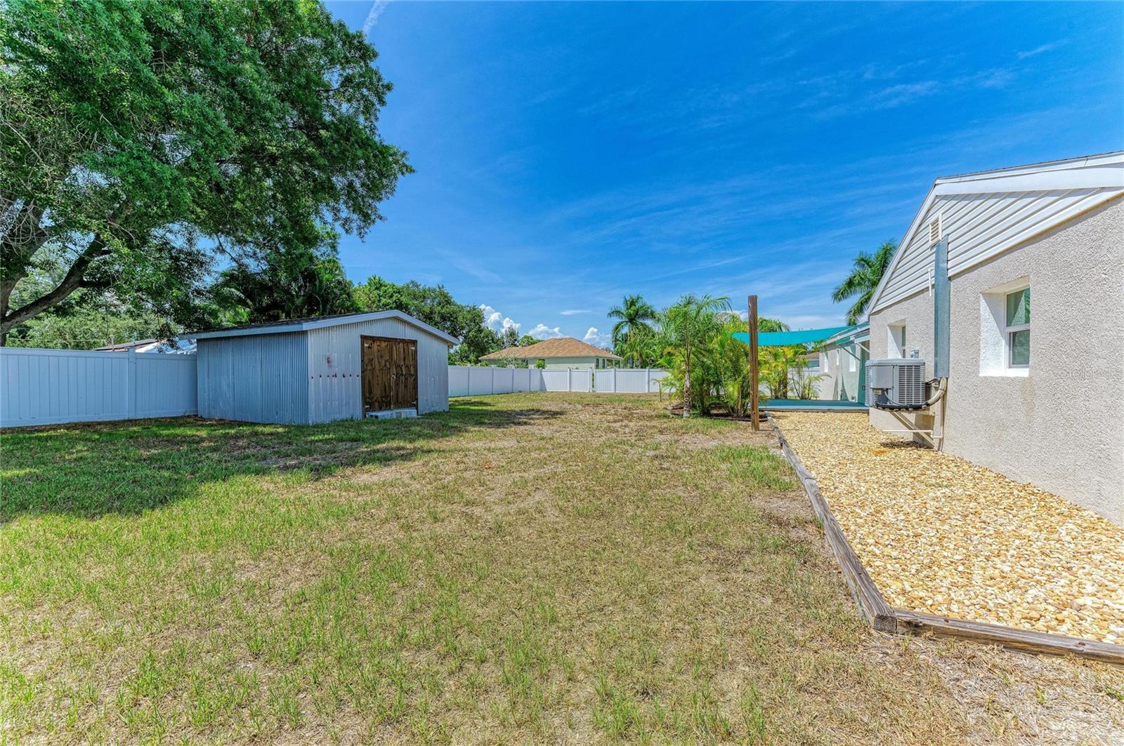901 OAK ST SW — photo 58