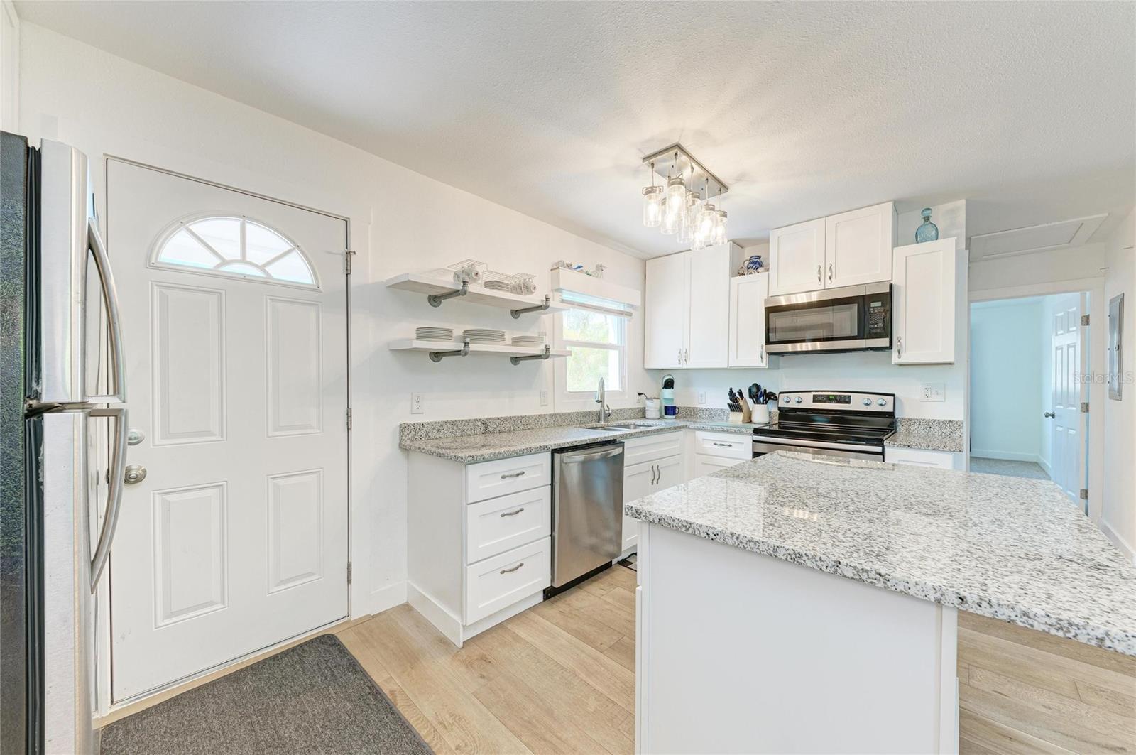 901 OAK ST SW — photo 13