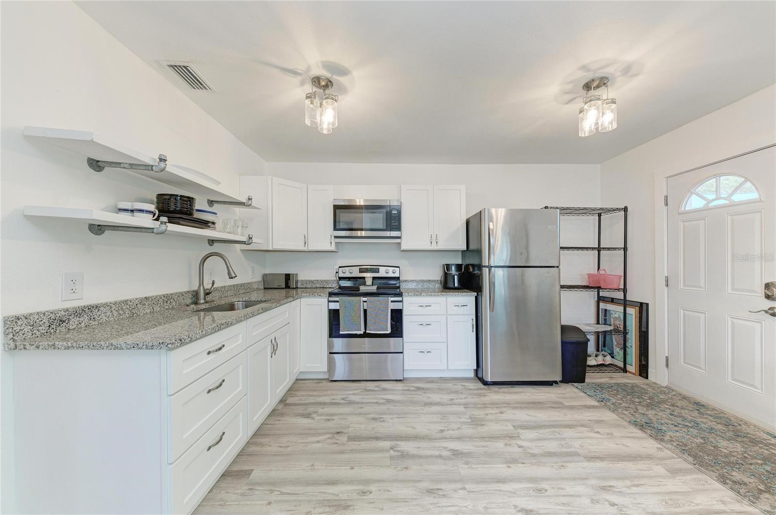 901 OAK ST SW — photo 45