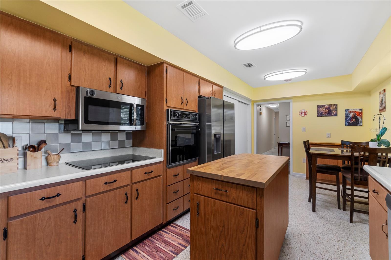 207 W WHEELER RD — photo 12