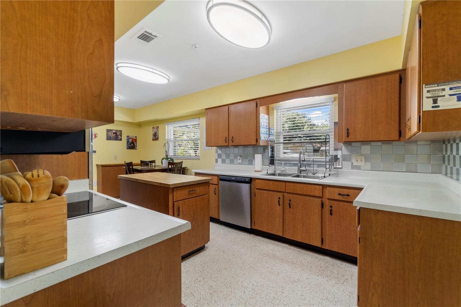 207 W WHEELER RD — photo 11