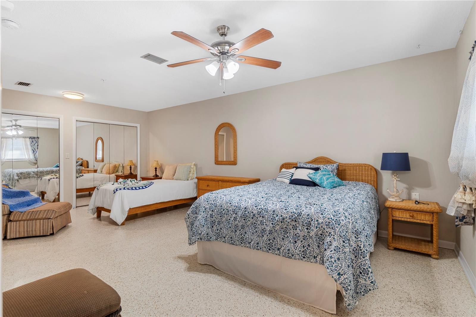207 W WHEELER RD — photo 21