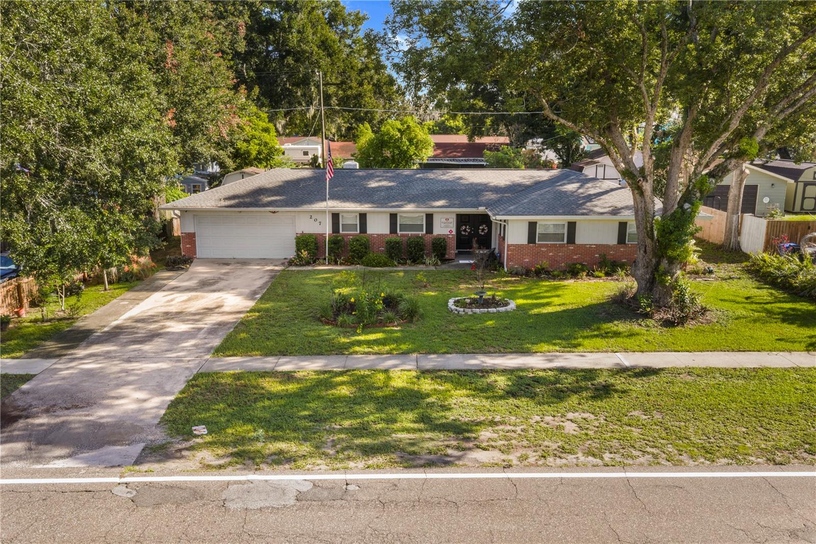 207 W WHEELER RD — photo 2