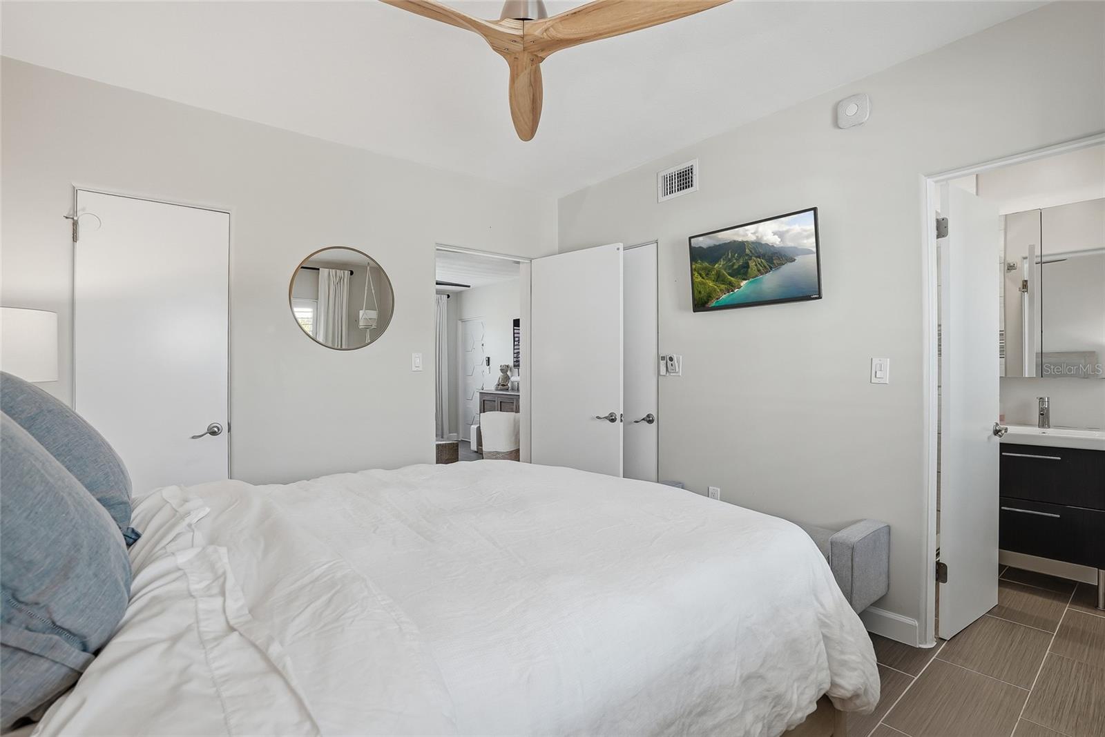 410 12TH AVE NE #8 — photo 10