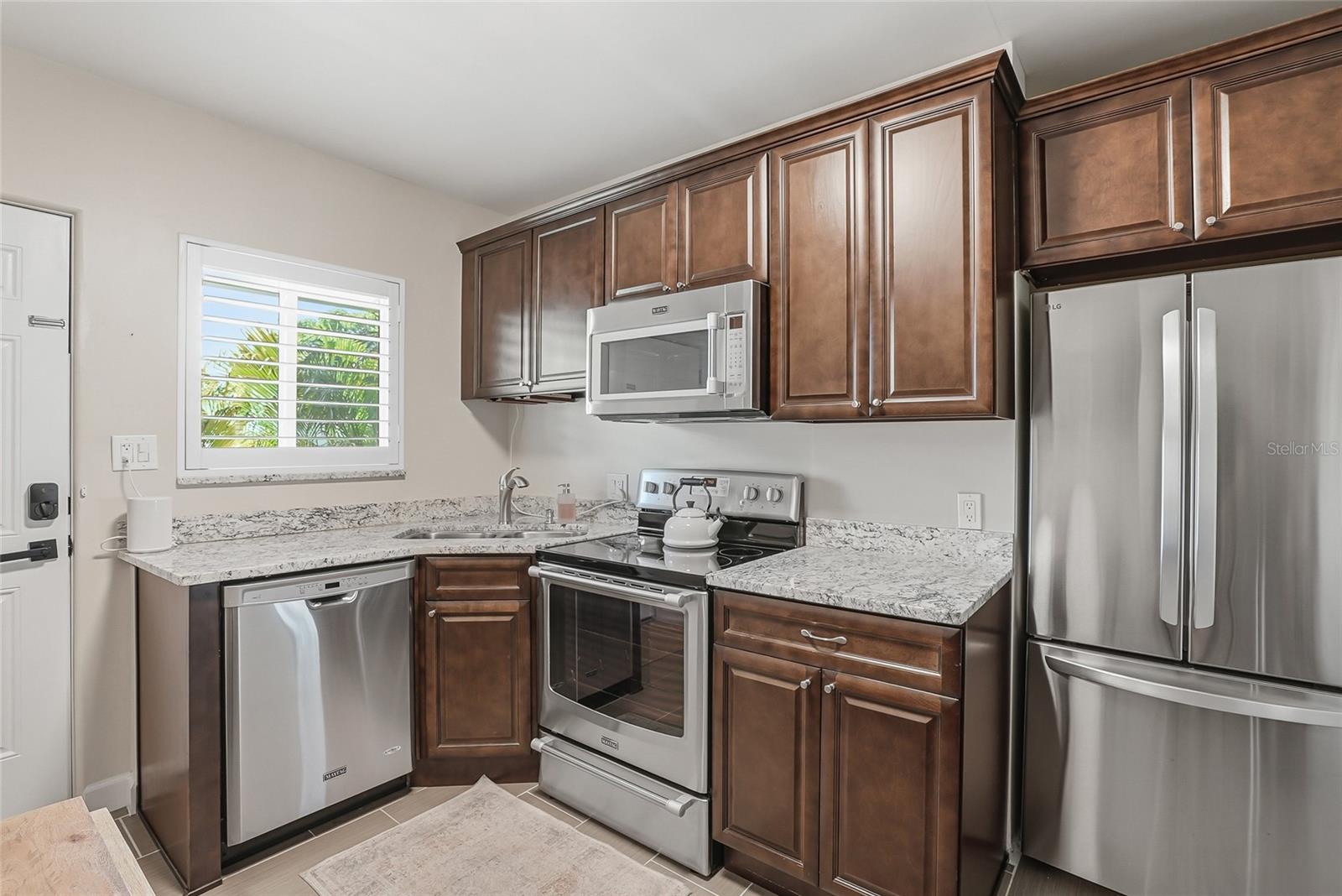 410 12TH AVE NE #8 — photo 17