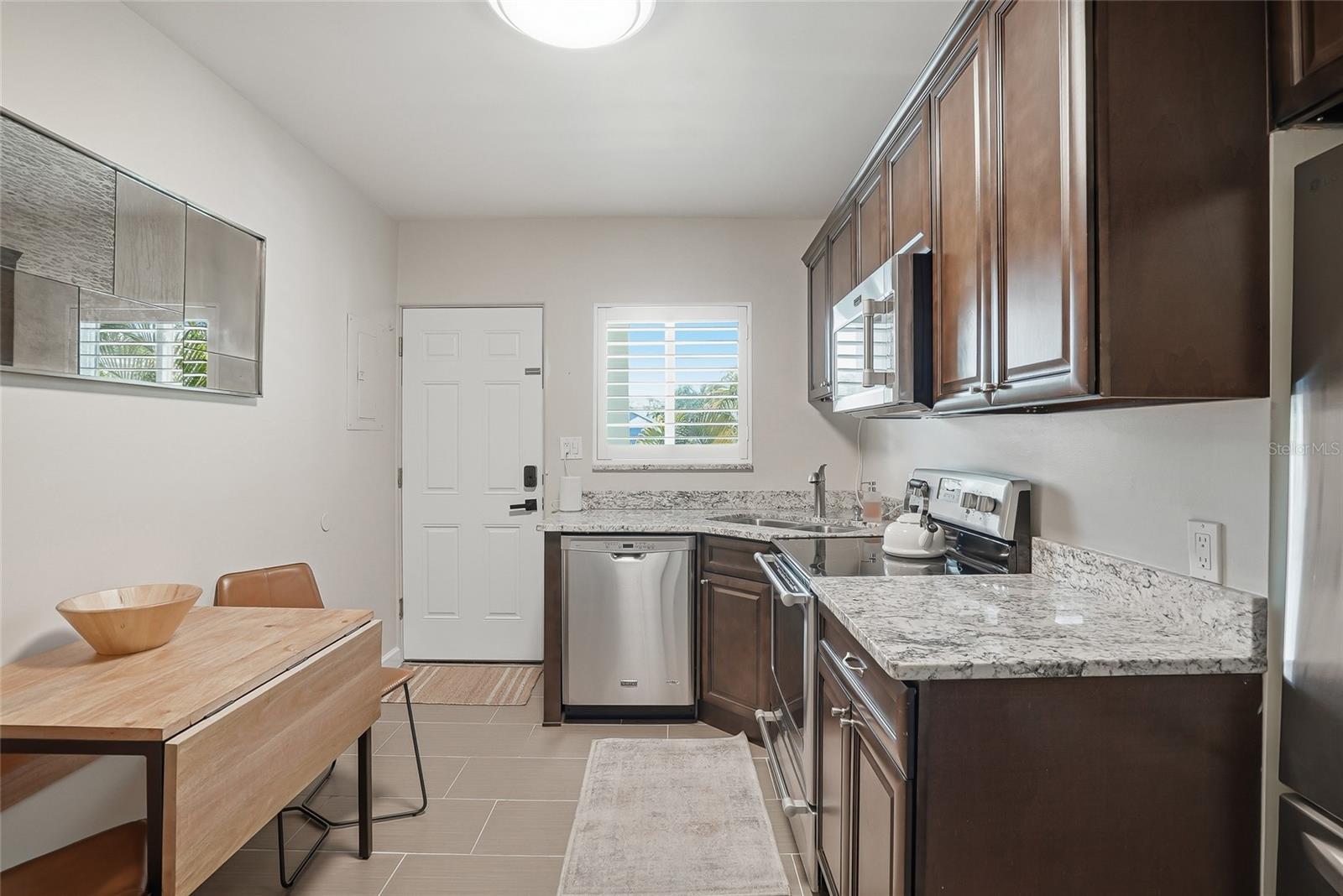 410 12TH AVE NE #8 — photo 18