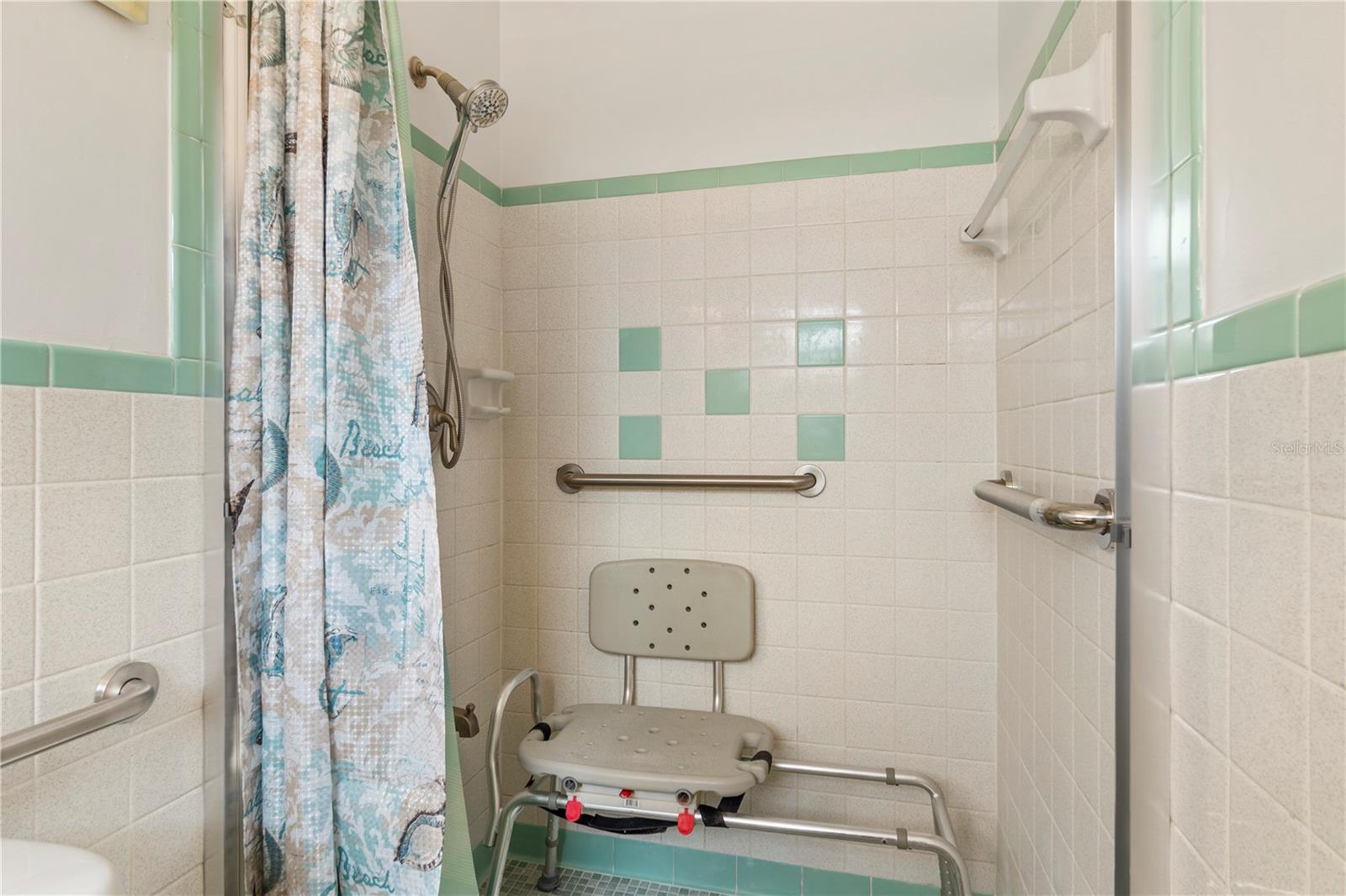 207 W WHEELER RD — photo 25
