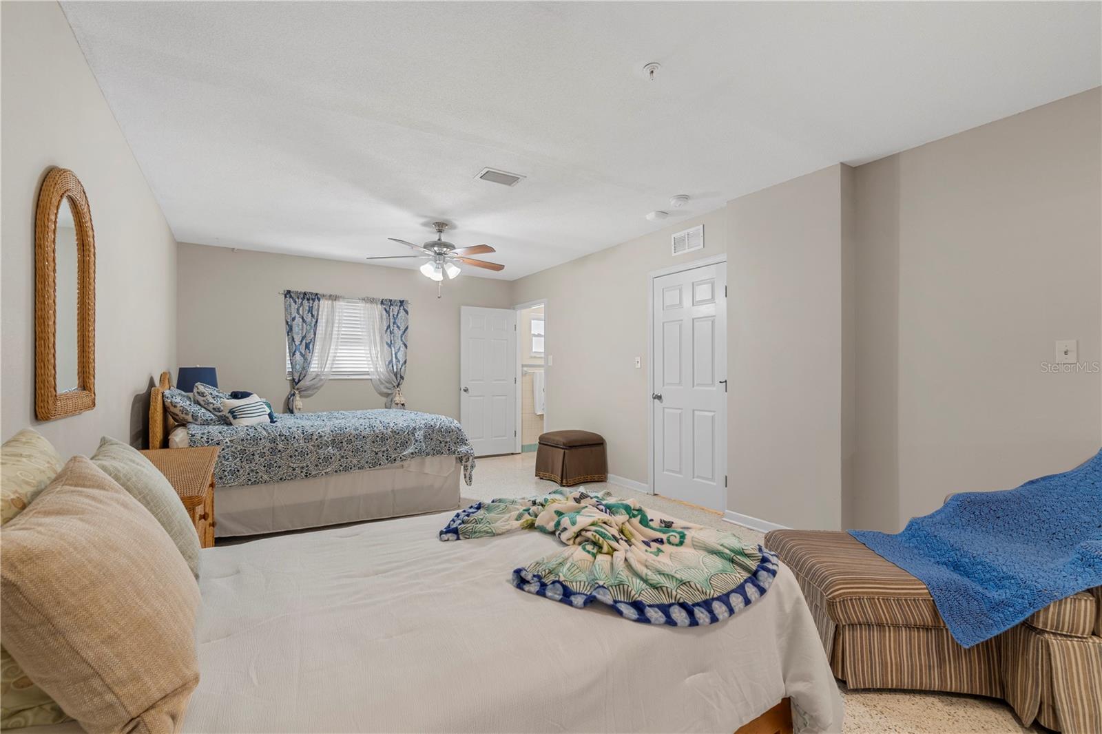 207 W WHEELER RD — photo 21
