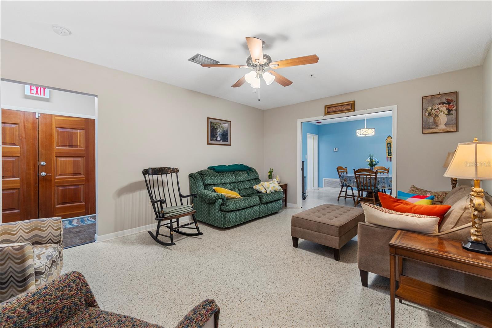 207 W WHEELER RD — photo 15