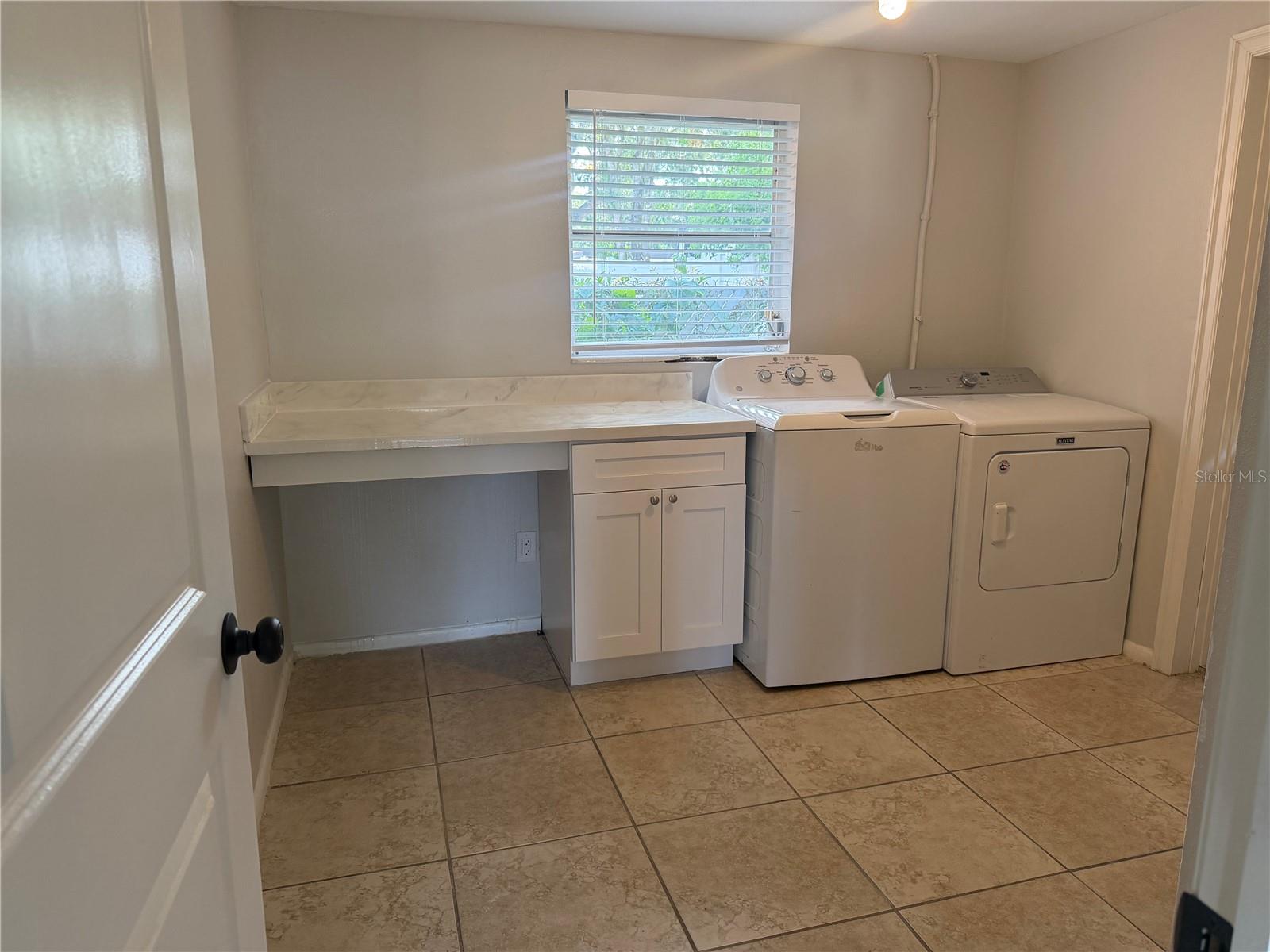 3009 W WATERS AVE — photo 3