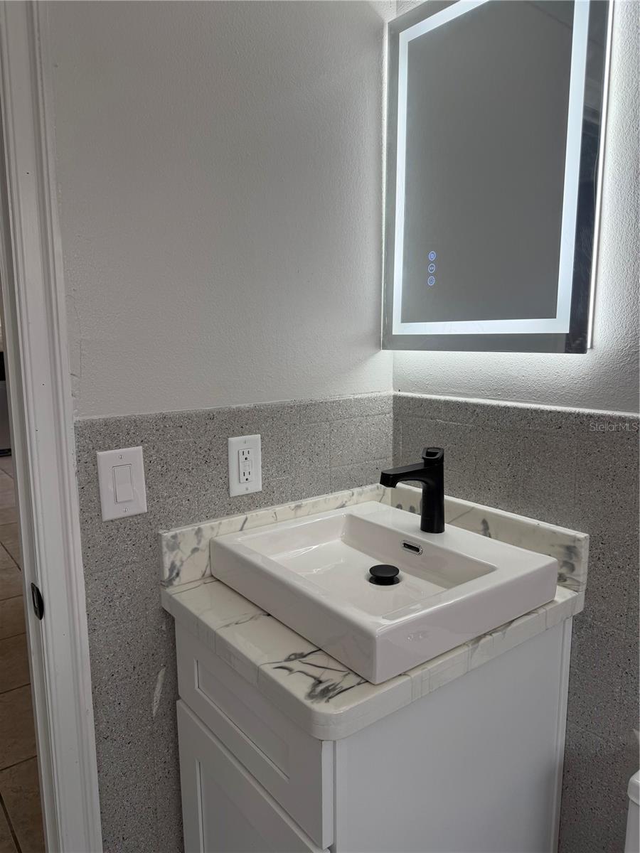 3009 W WATERS AVE — photo 8