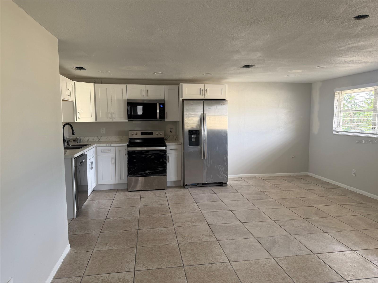 3009 W WATERS AVE — photo 2
