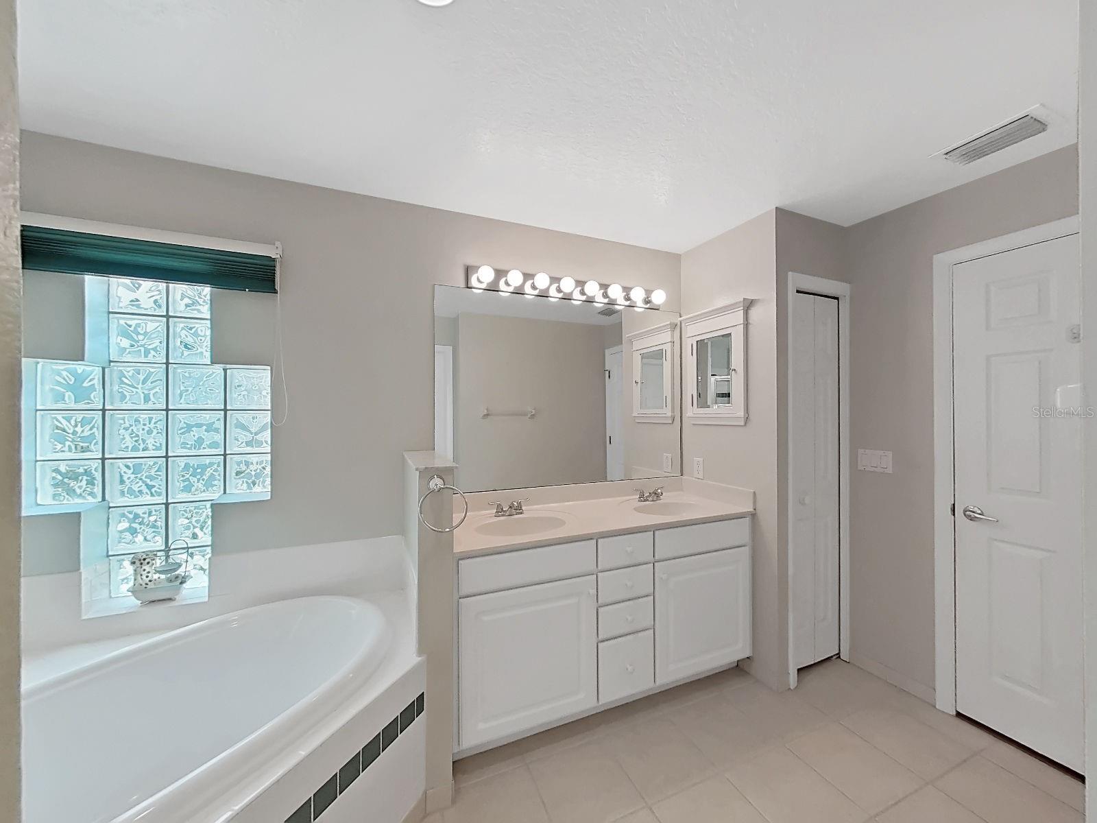 6122 GENTLE BEN CIR — photo 15