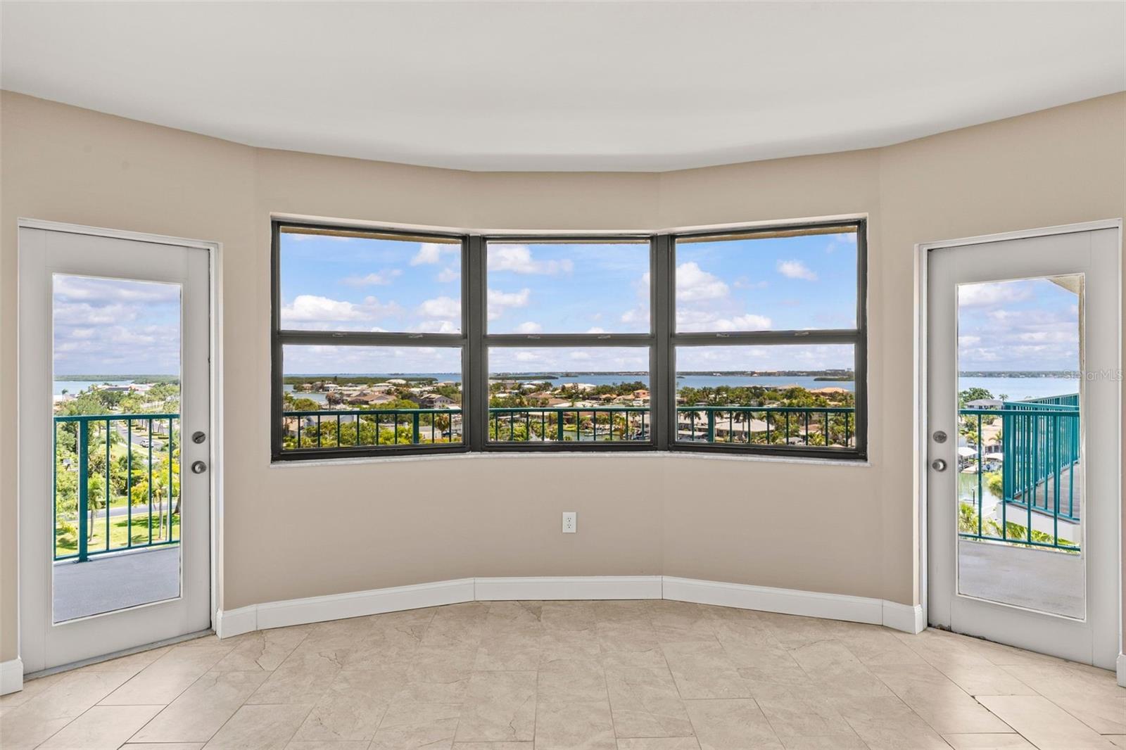 670 ISLAND WAY #800 — photo 5