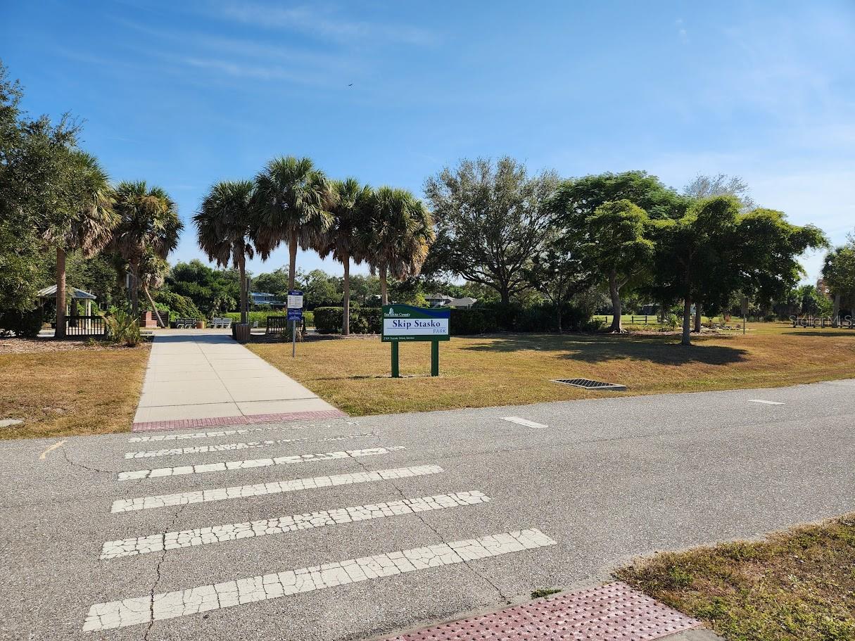 SHAMROCK DR — photo 46