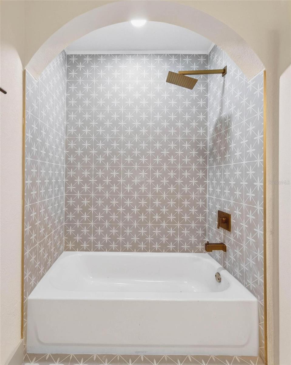 203 DRIFTWOOD DR W — photo 26