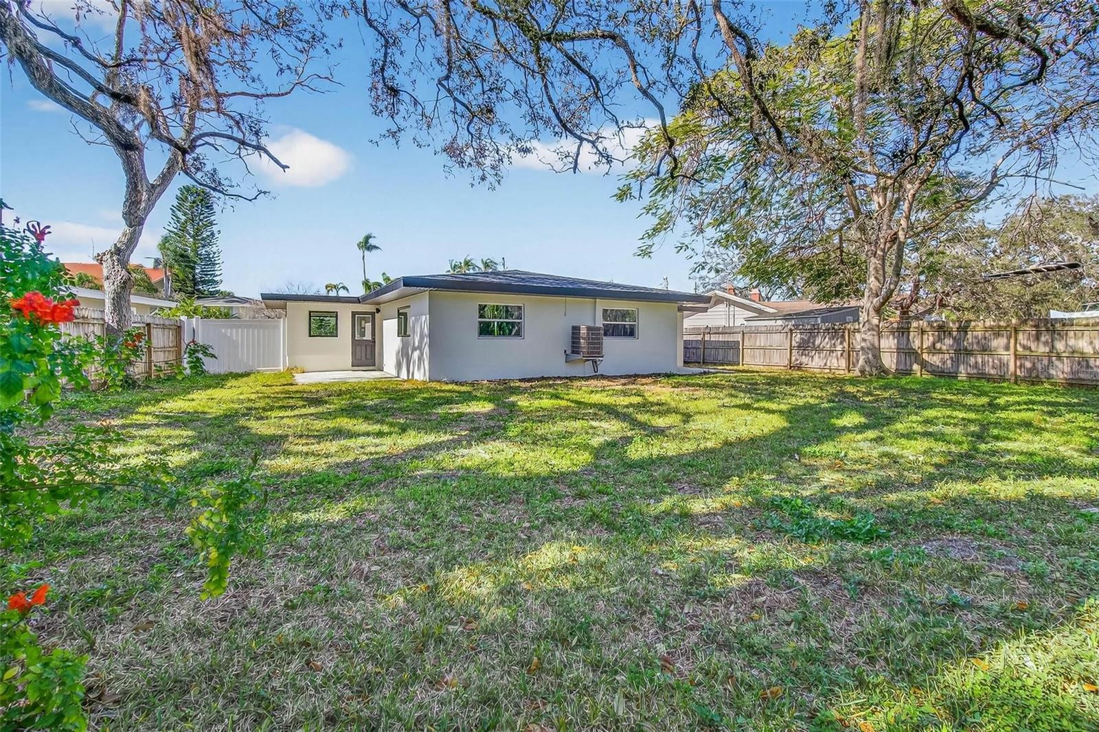 203 DRIFTWOOD DR W — photo 30