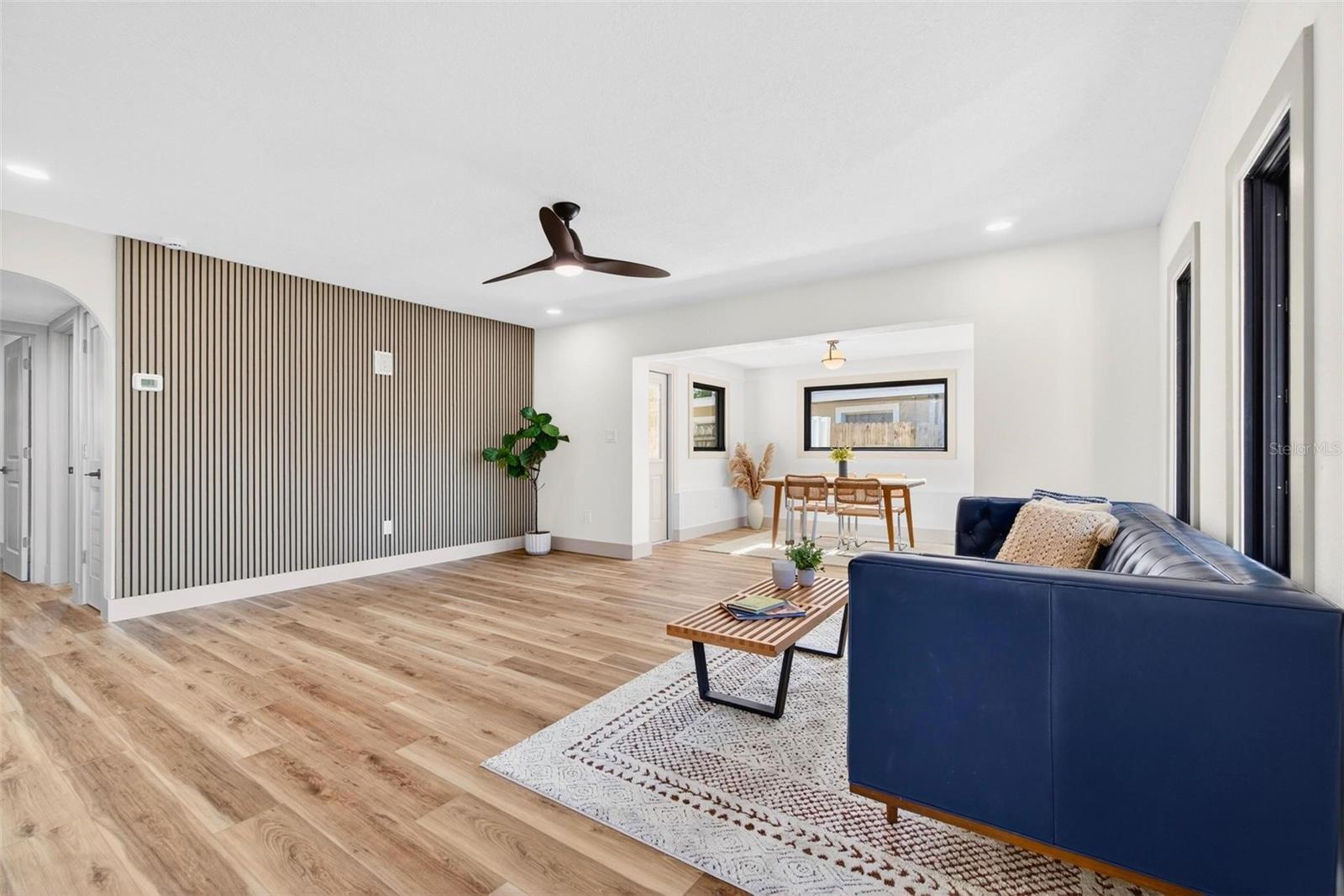 203 DRIFTWOOD DR W — photo 9