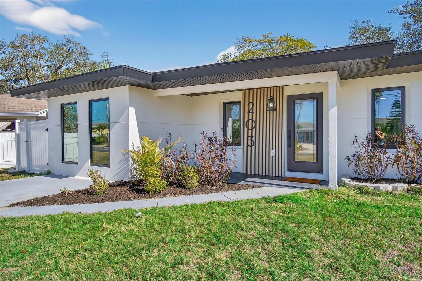 203 DRIFTWOOD DR W — photo 3