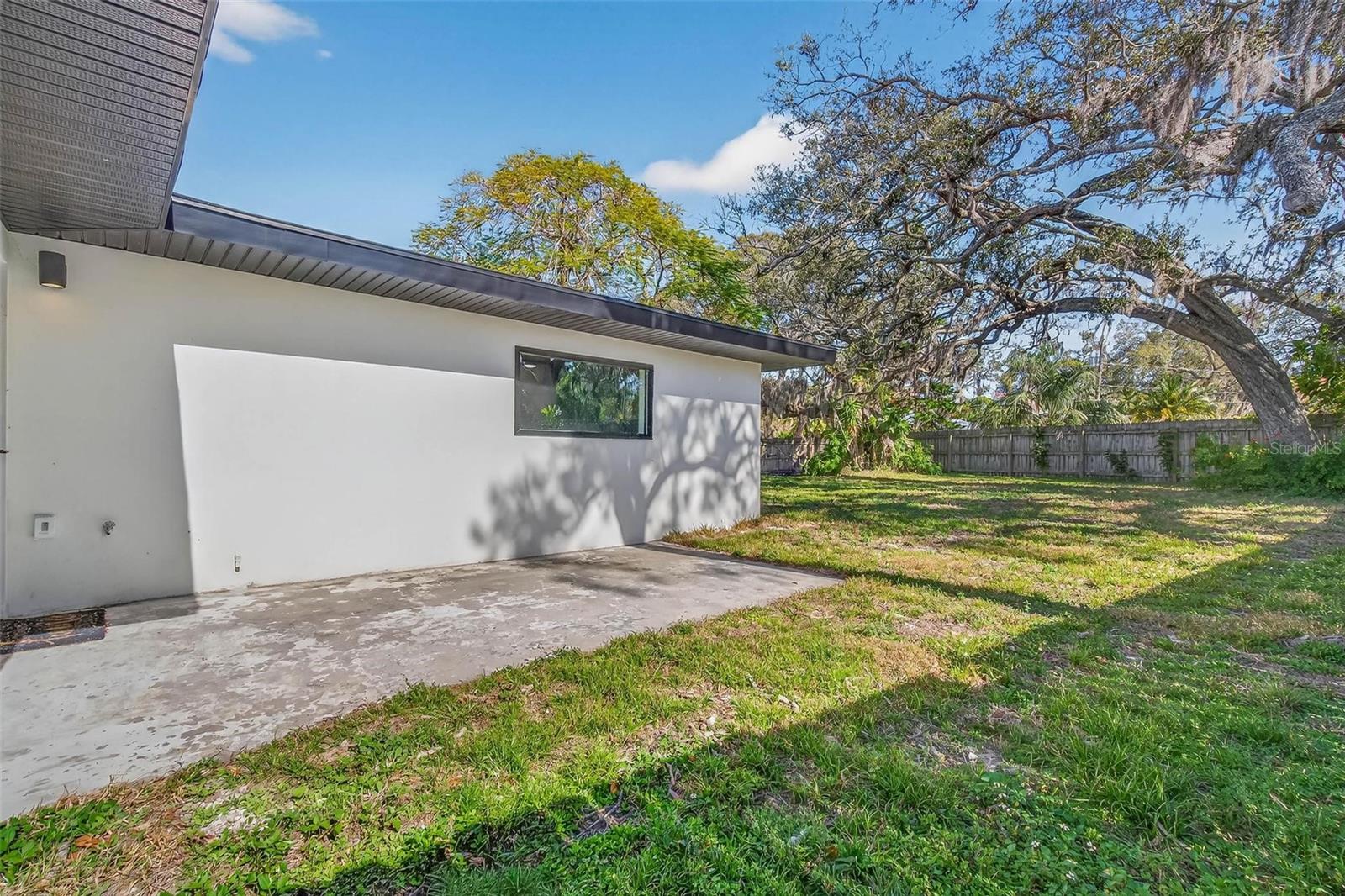 203 DRIFTWOOD DR W — photo 31