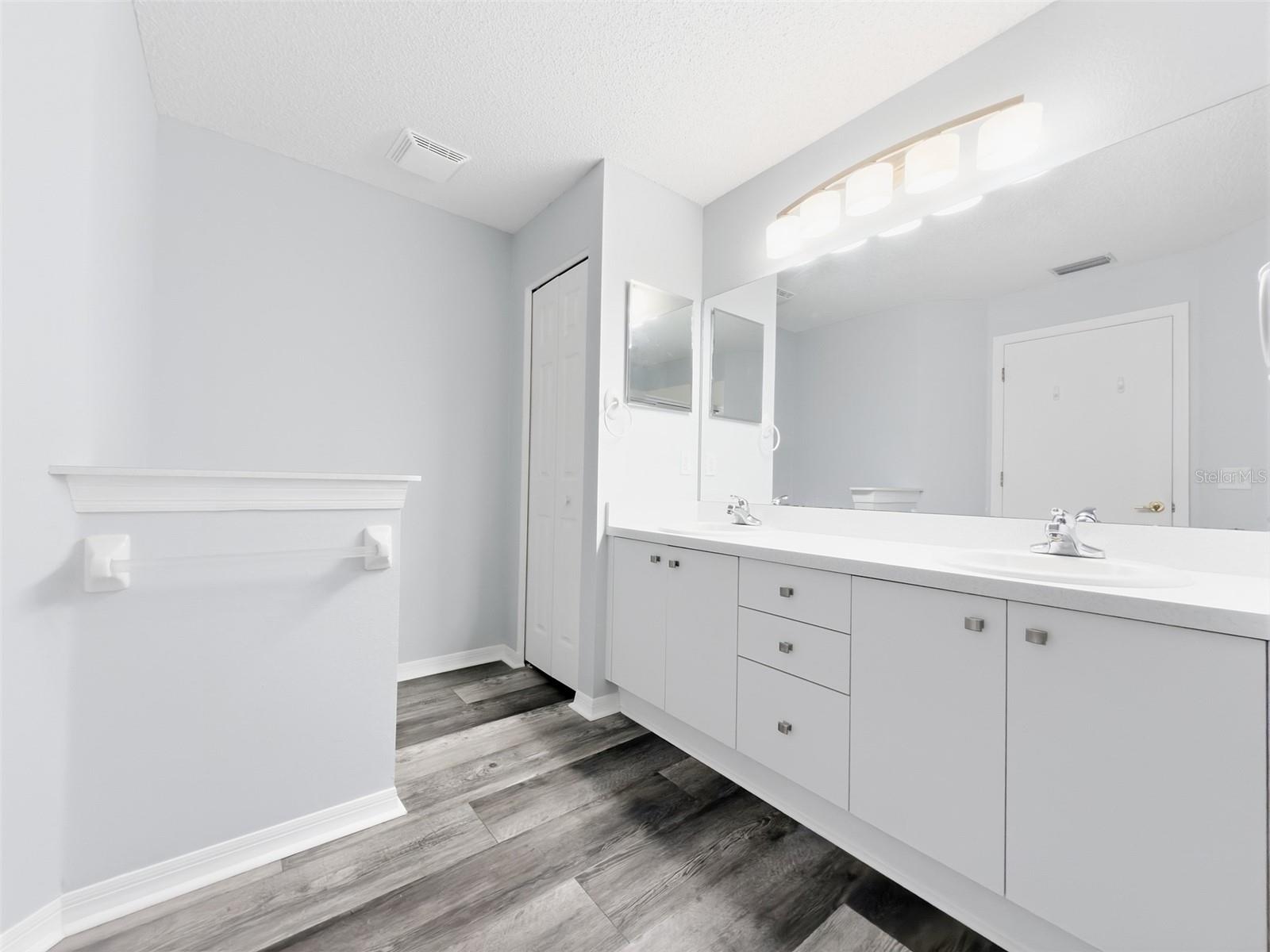 18730 WORTHINGTON DR — photo 26