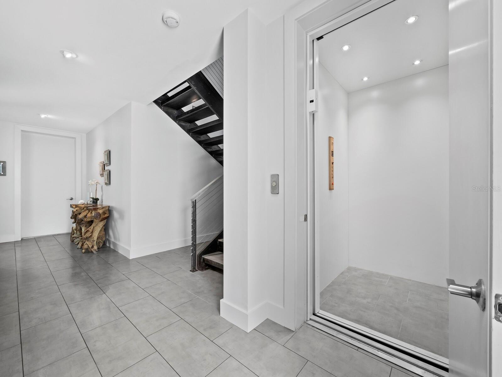 471 ISLAND CIR — photo 12