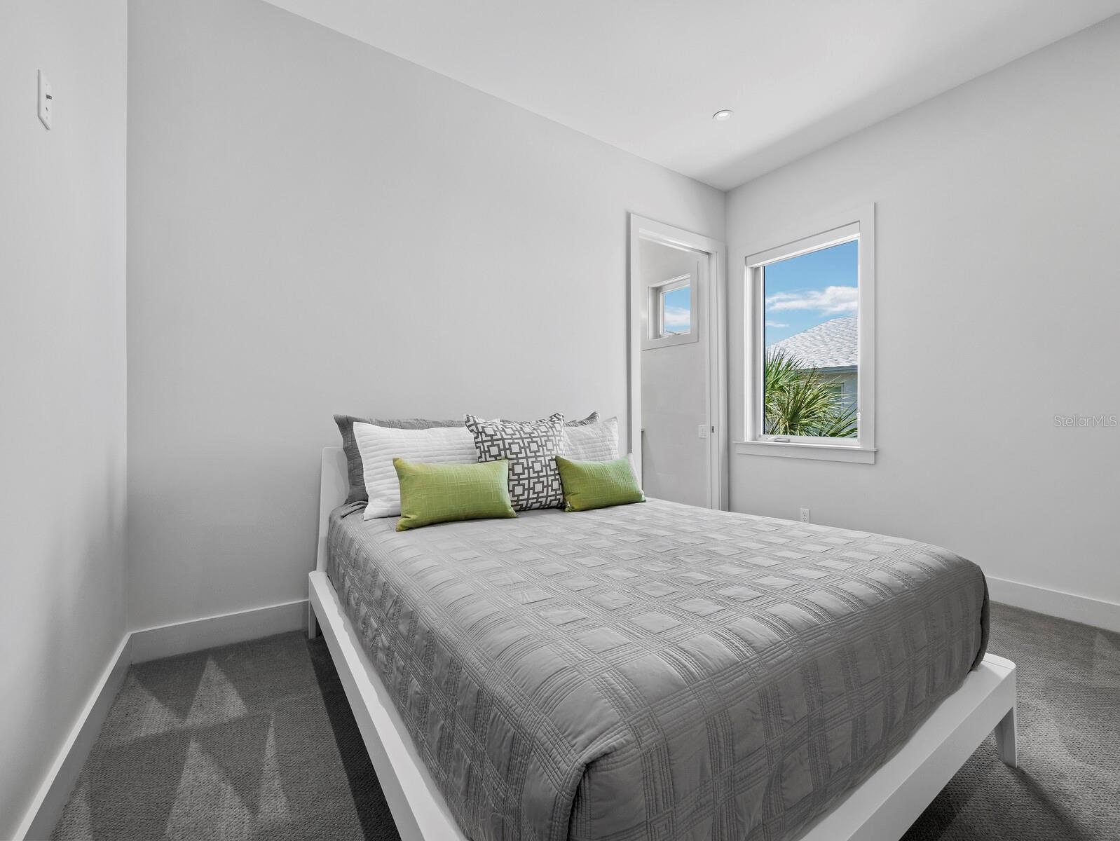 471 ISLAND CIR — photo 35