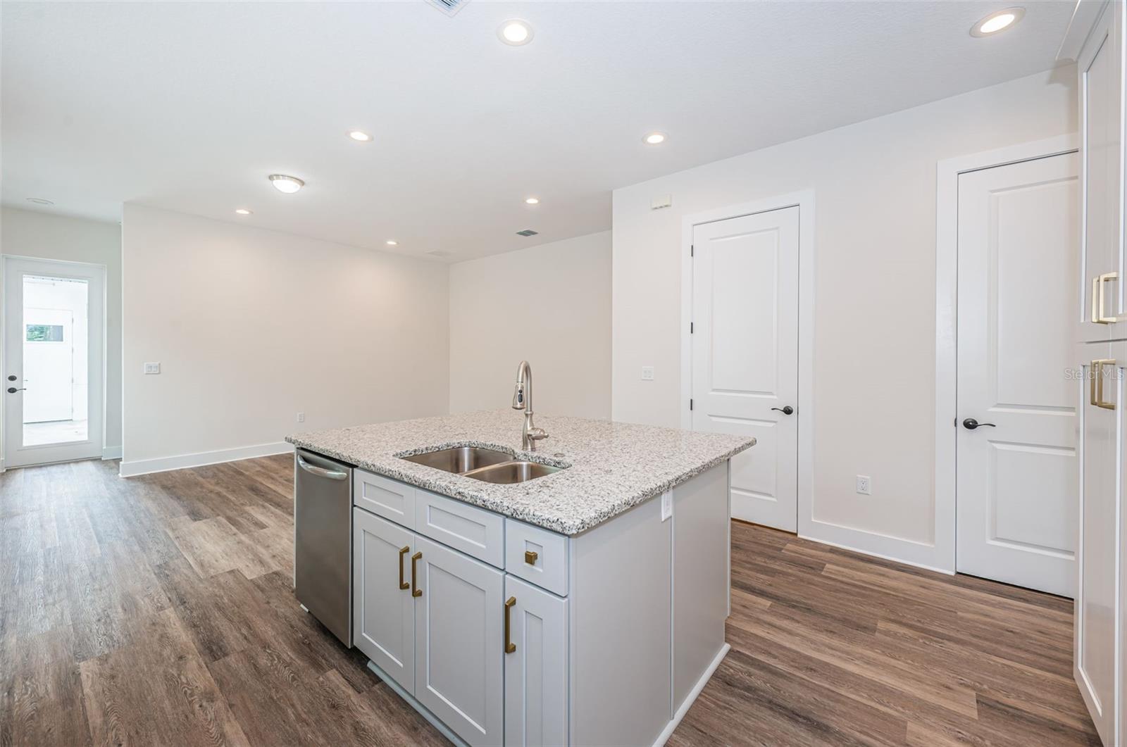 5972 CENTRAL AVE — photo 9