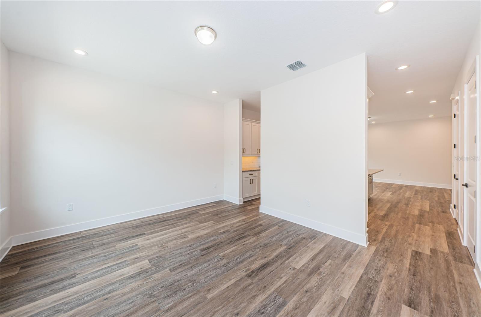 5972 CENTRAL AVE — photo 4