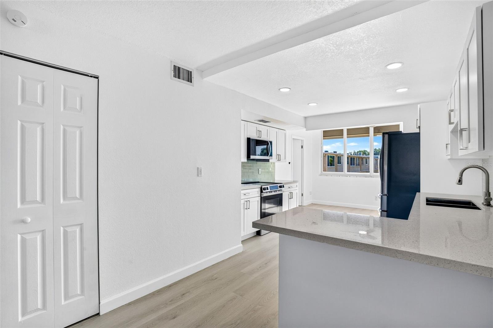 5095 BAY ST NE #310 — photo 9