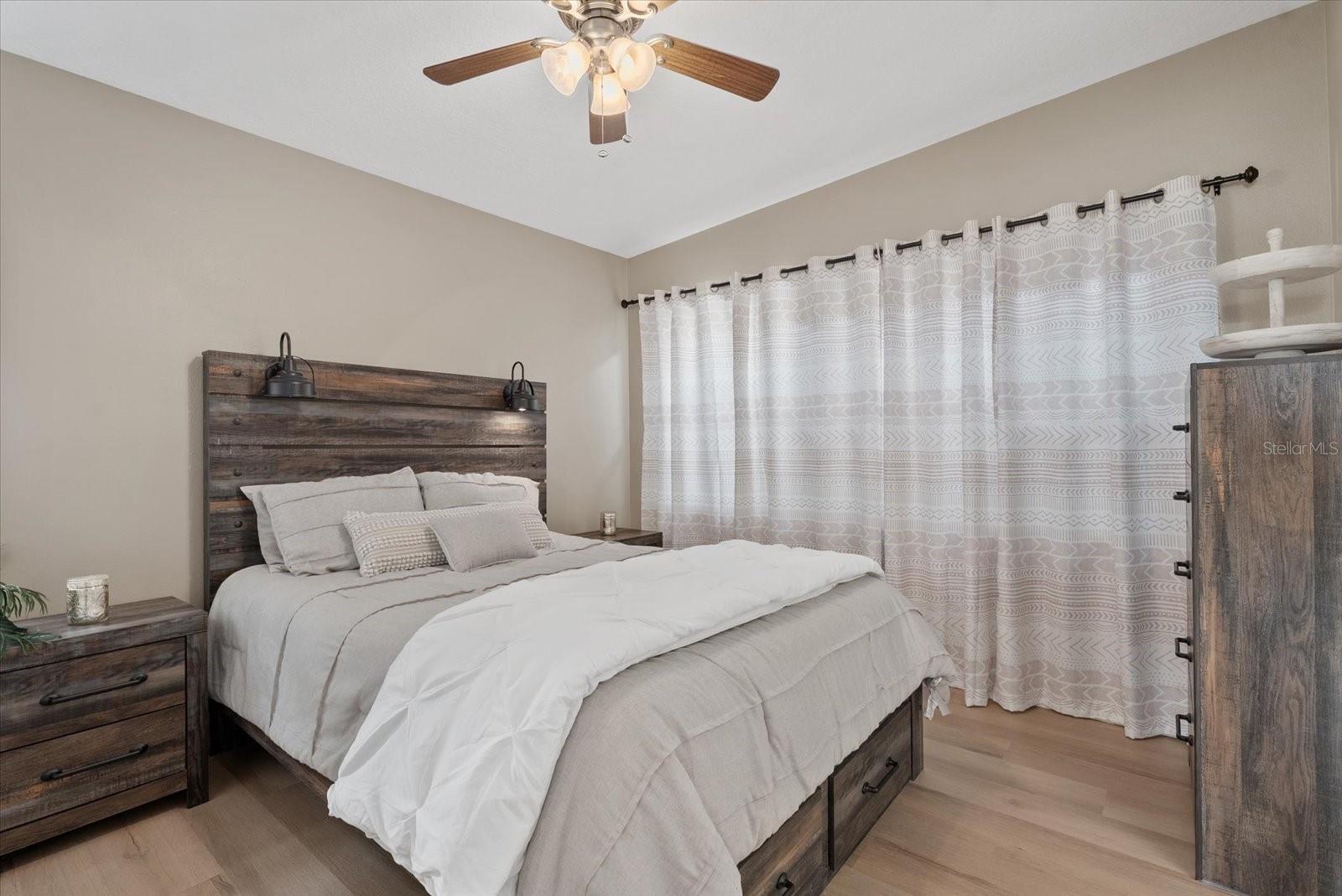 512 PALM AVE — photo 18
