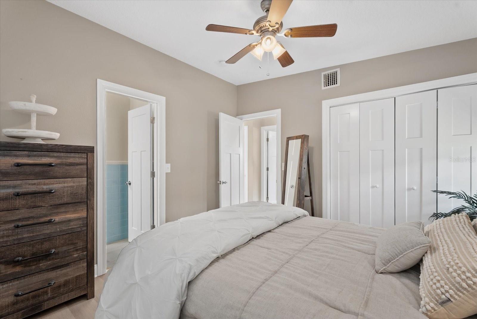 512 PALM AVE — photo 19