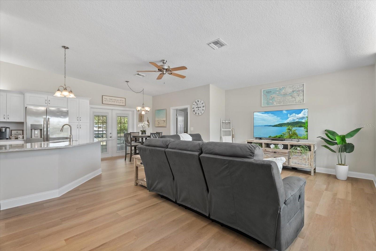 512 PALM AVE — photo 7