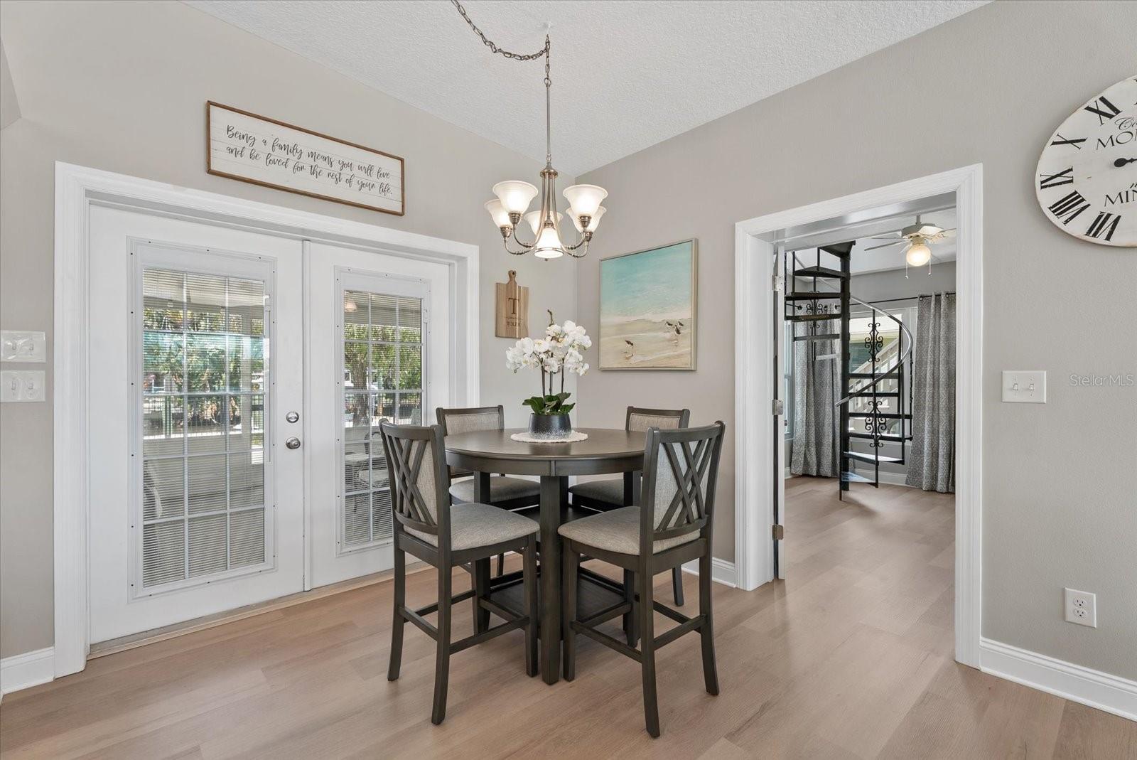 512 PALM AVE — photo 16