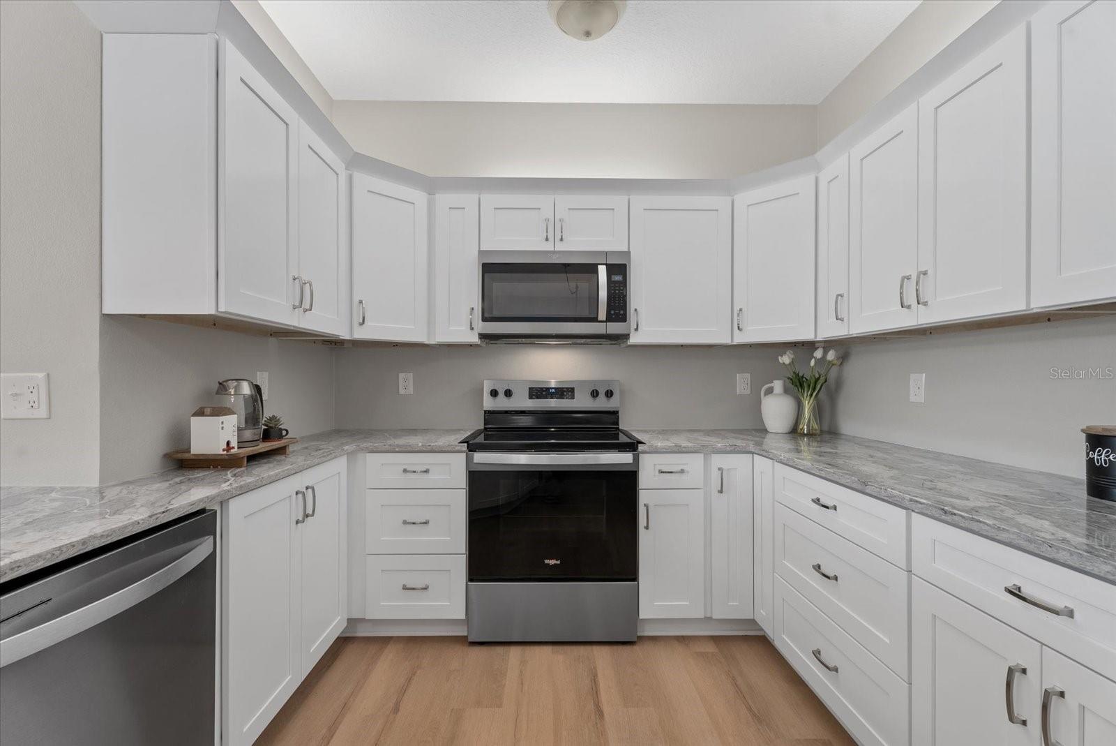 512 PALM AVE — photo 12