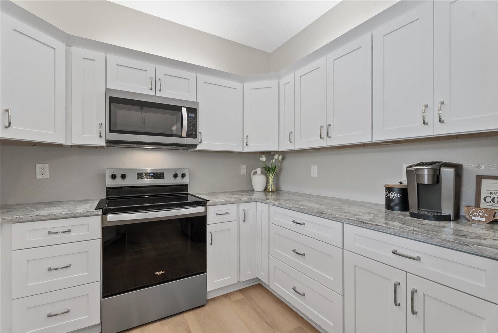 512 PALM AVE — photo 13