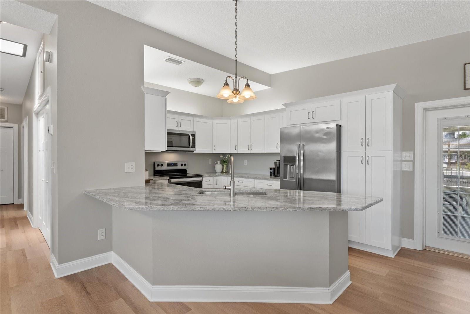 512 PALM AVE — photo 11