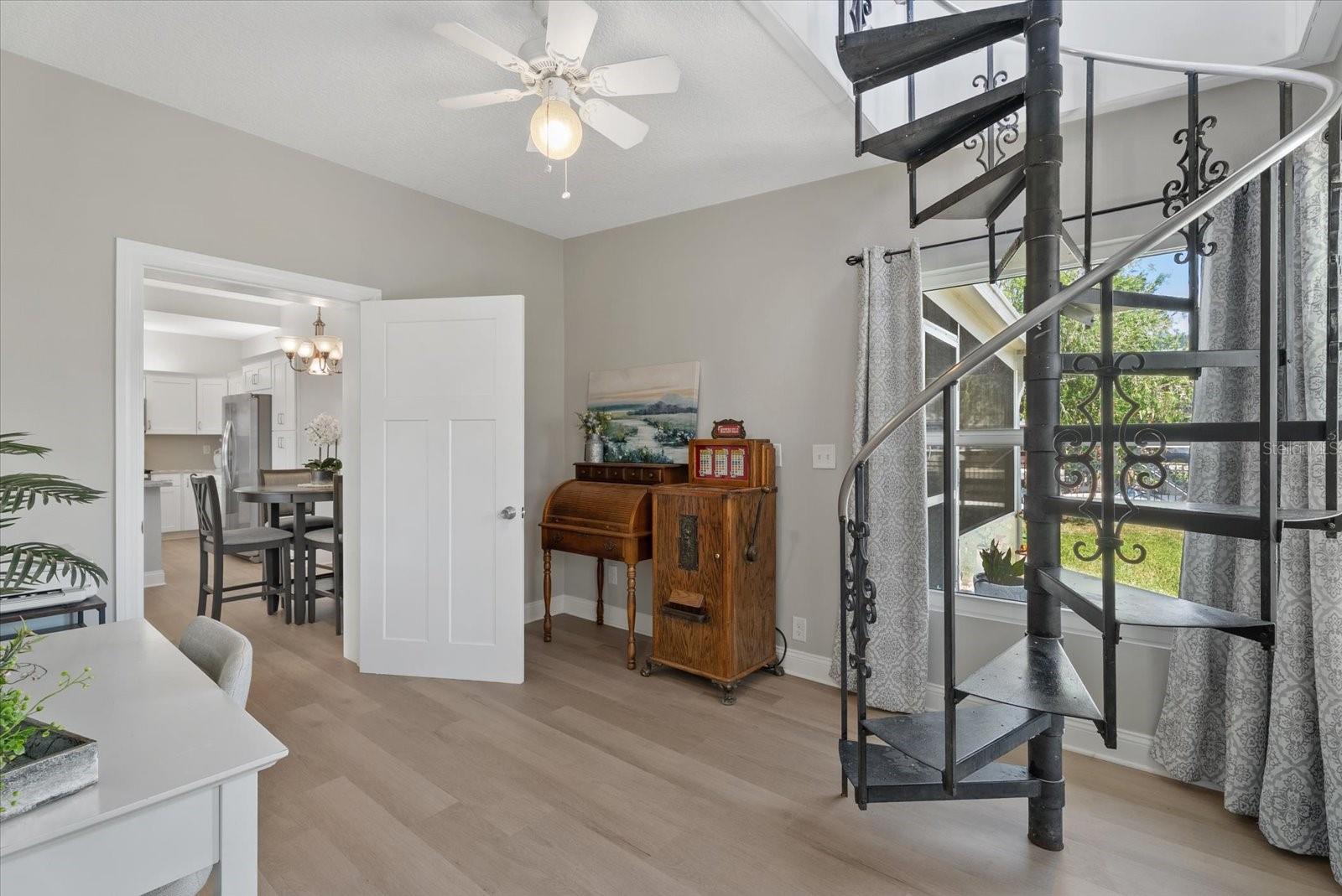 512 PALM AVE — photo 27