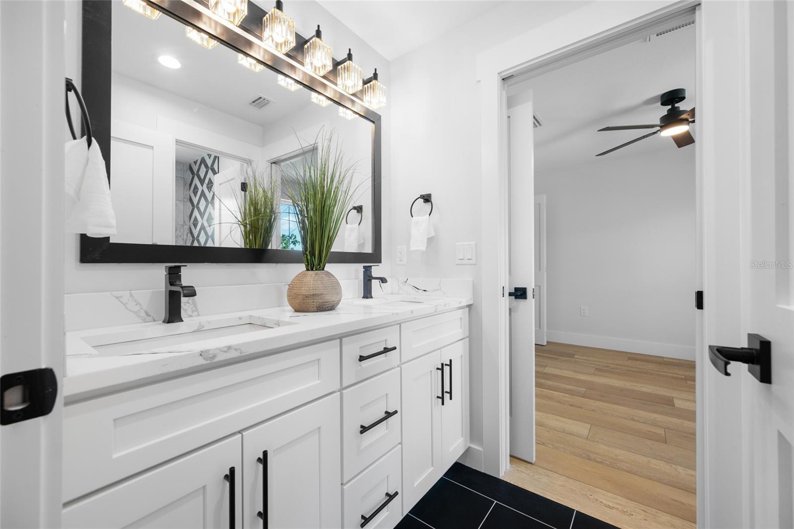 1004 W HENRY AVE — photo 37