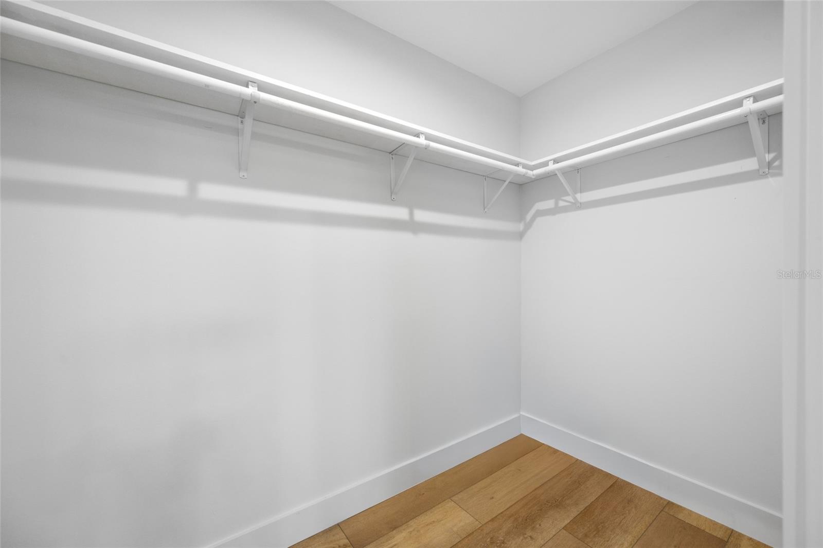 1004 W HENRY AVE — photo 34