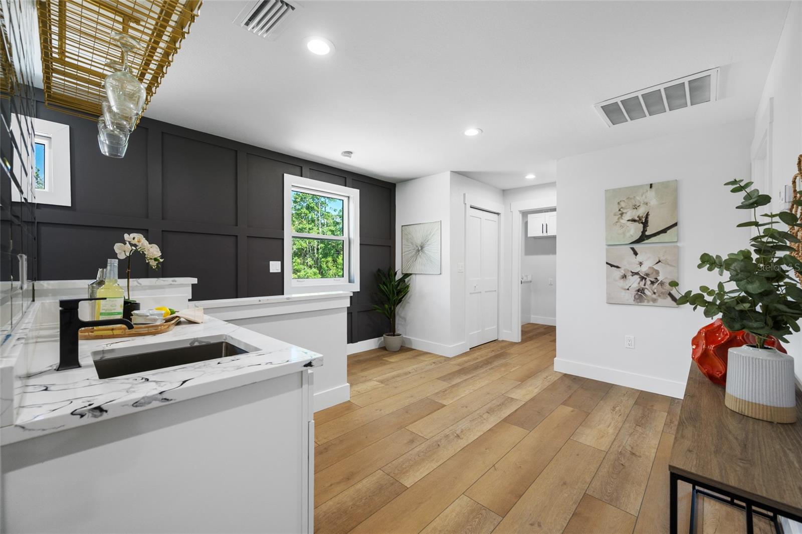 1004 W HENRY AVE — photo 26