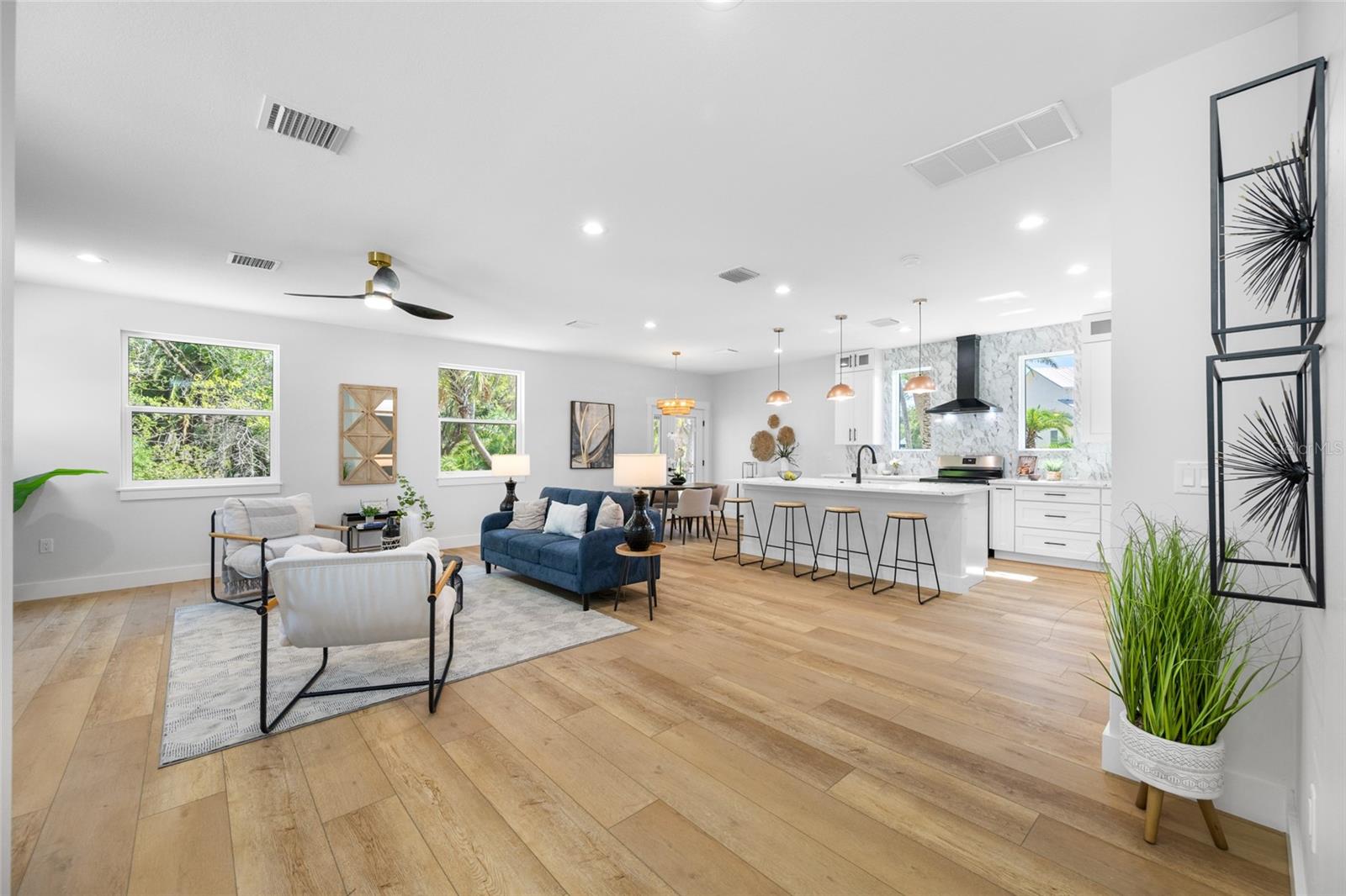 1004 W HENRY AVE — photo 8
