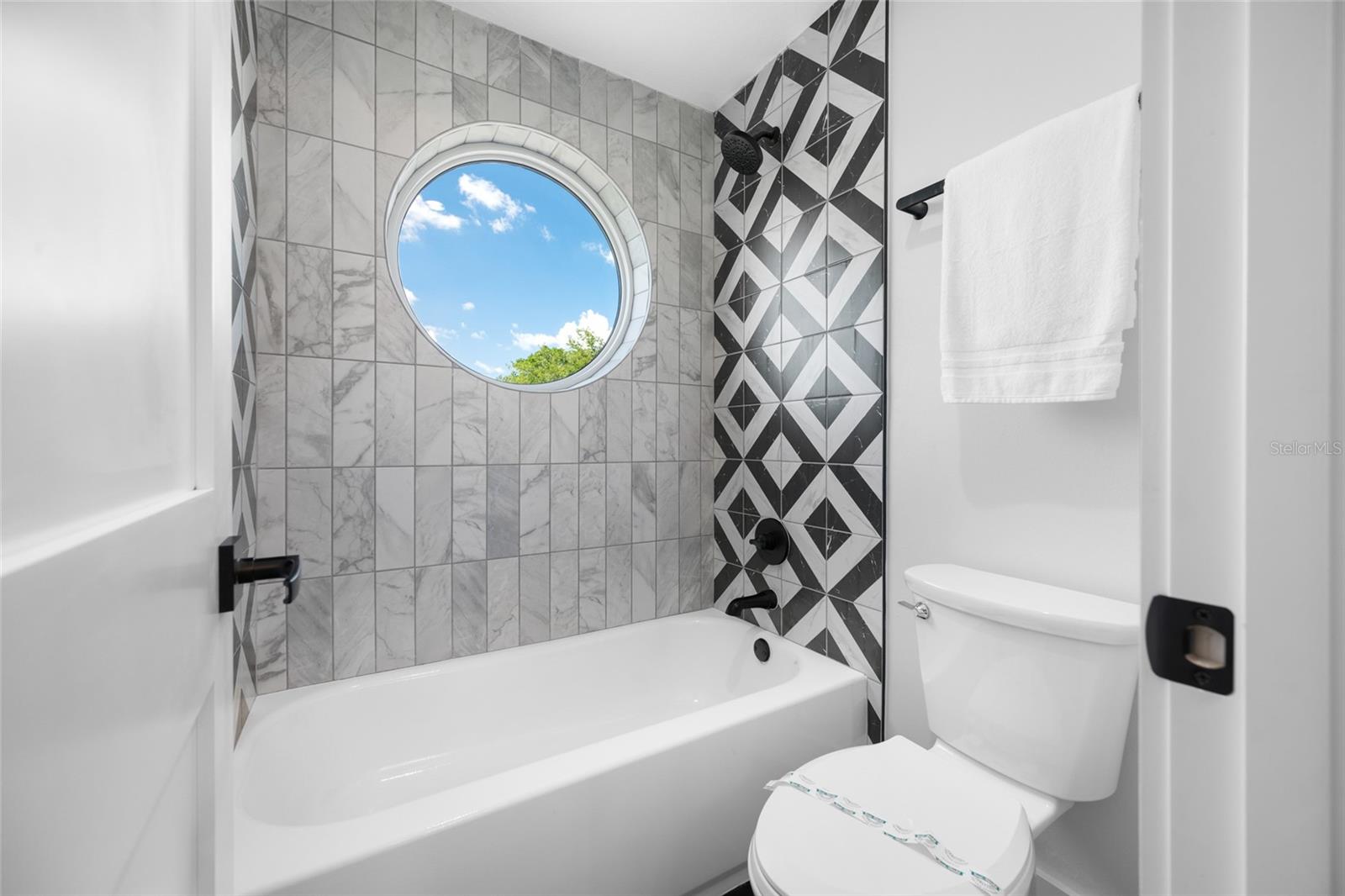 1004 W HENRY AVE — photo 38