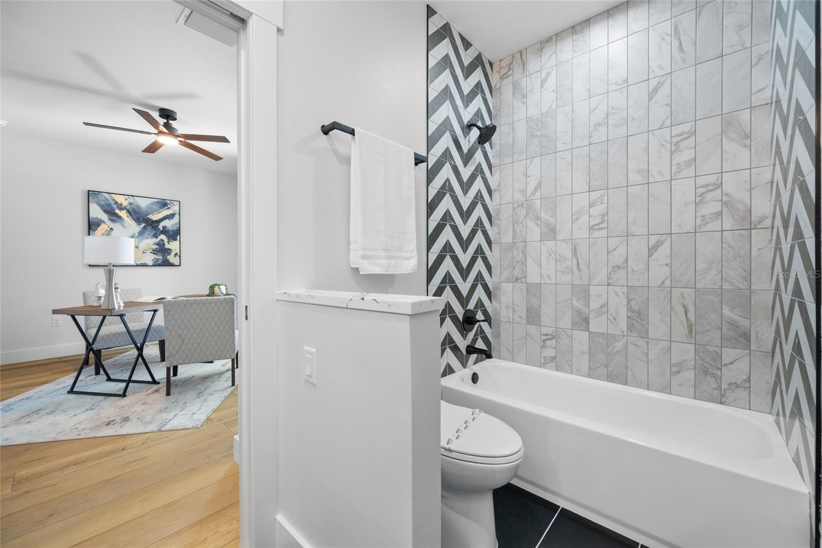 1004 W HENRY AVE — photo 23