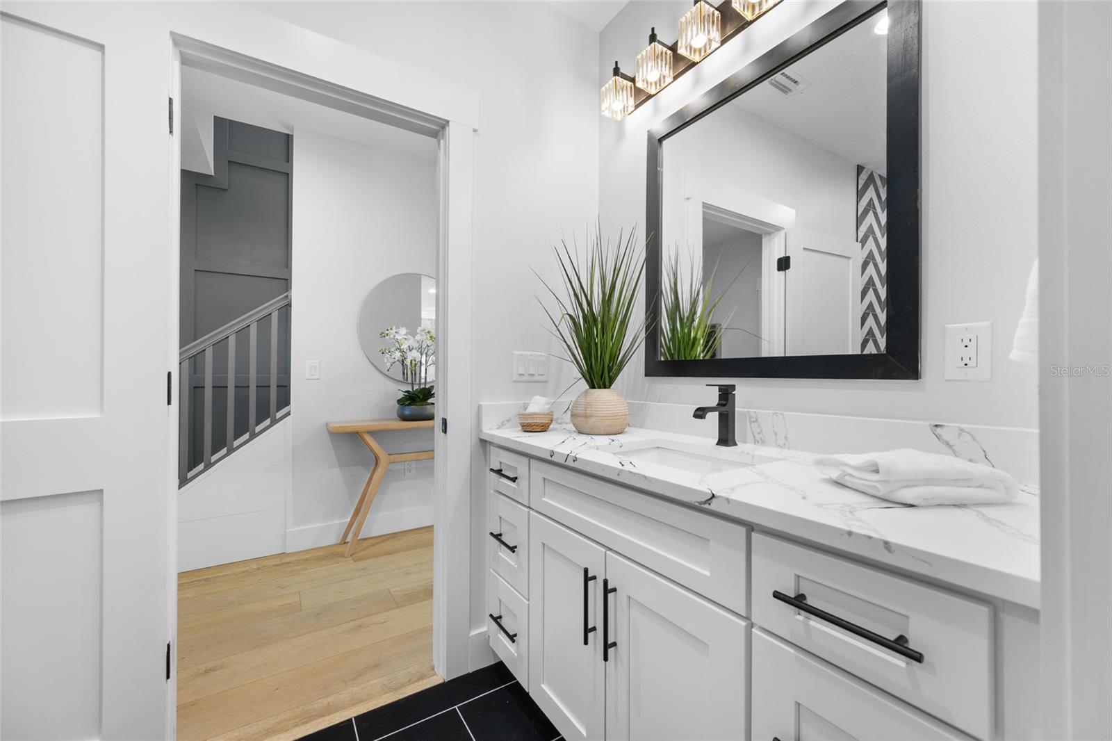 1004 W HENRY AVE — photo 22