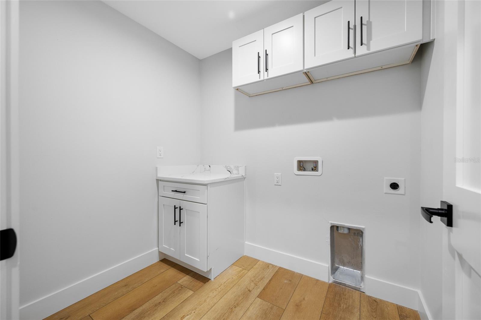 1004 W HENRY AVE — photo 35