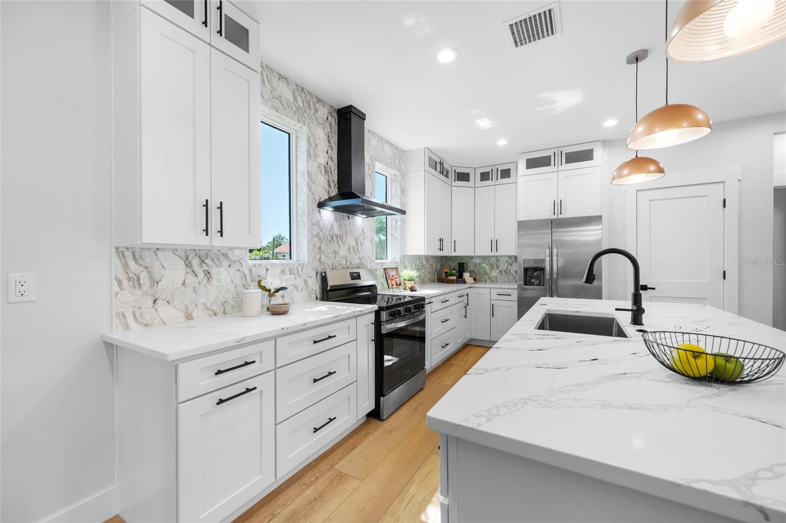 1004 W HENRY AVE — photo 16
