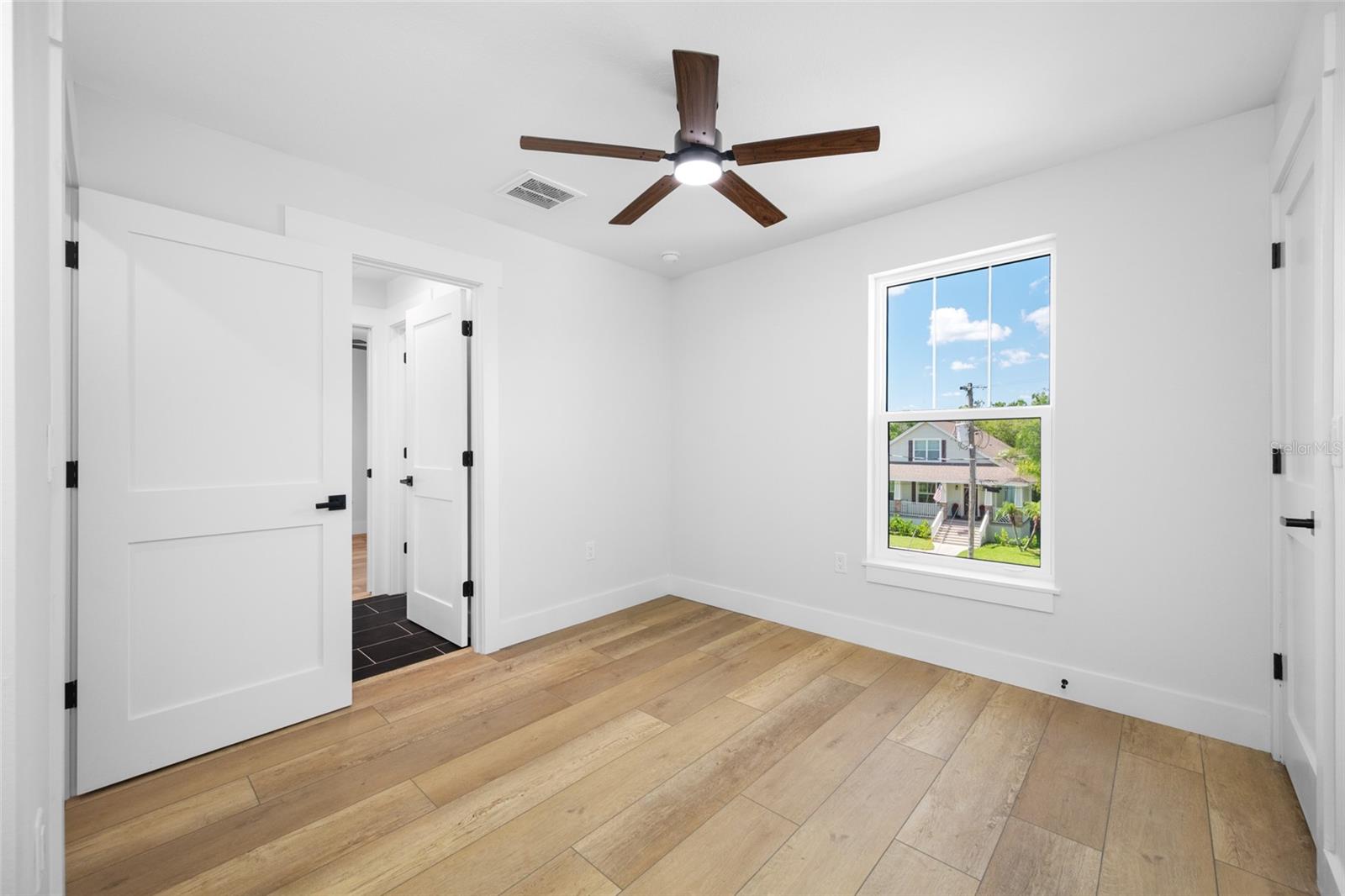 1004 W HENRY AVE — photo 36