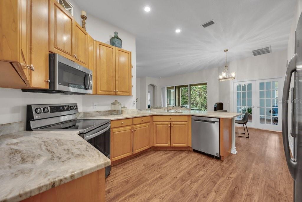 16135 BRIDGEDALE DR — photo 10